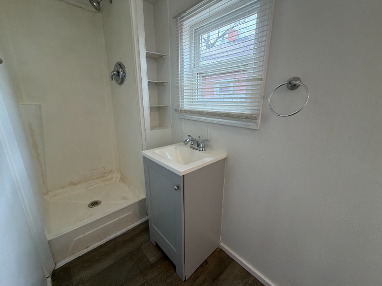 Building Photo - 221 10th St