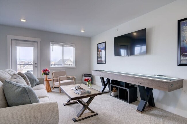 Building Photo - 5242 Fallon St