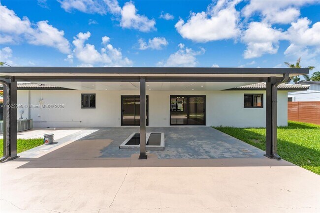 Building Photo - 9140 SW 45th Terrace