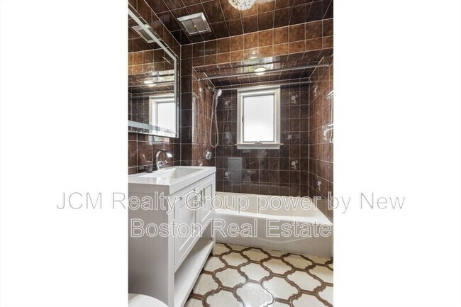 Building Photo - 18 Bailey St