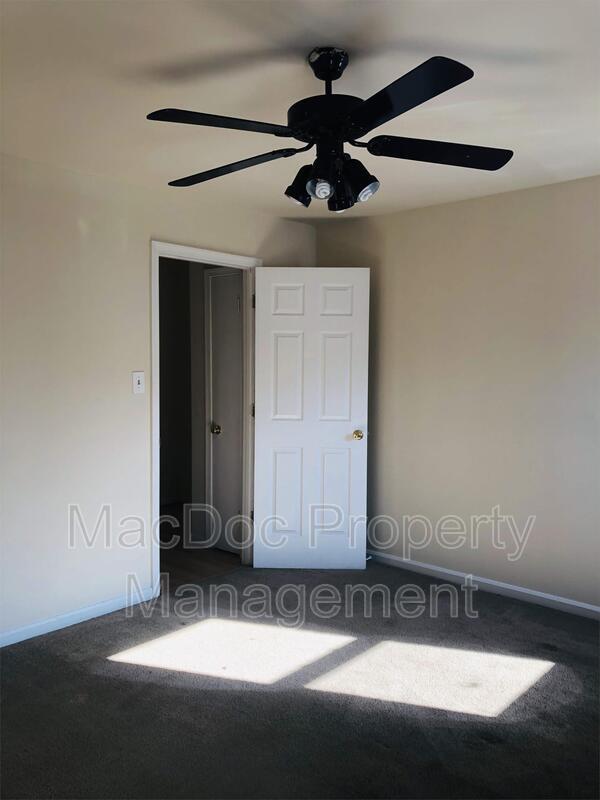 Building Photo - 405 Olde Greenwich Cir