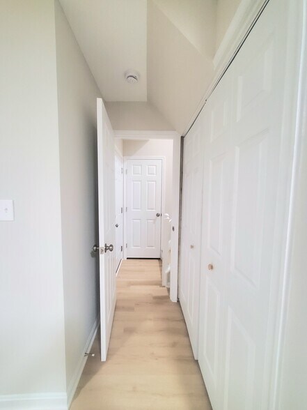 Building Photo - 14142 Betsy Ross Ln