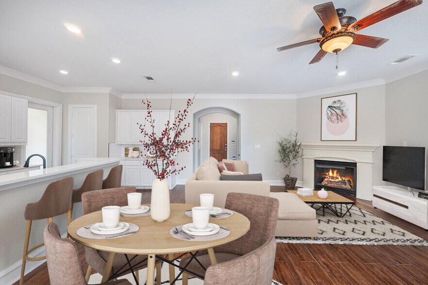 Building Photo - Gorgeous M Streets townhome with great rooftop deck