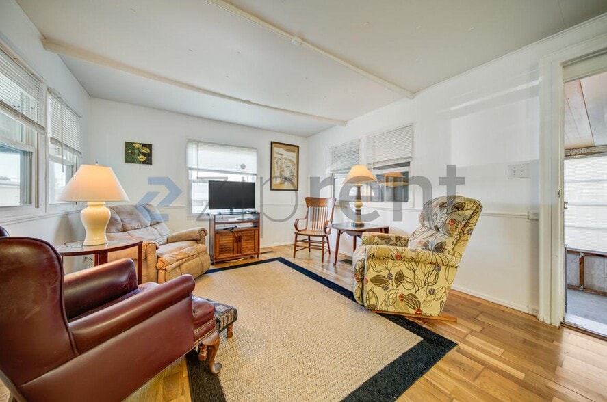 Building Photo - 27466 US Hwy 19 N