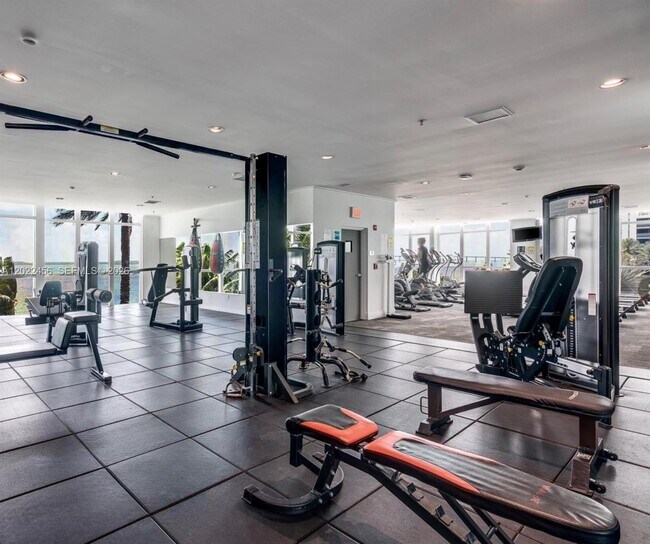 Building Photo - 1155 Brickell Bay Dr