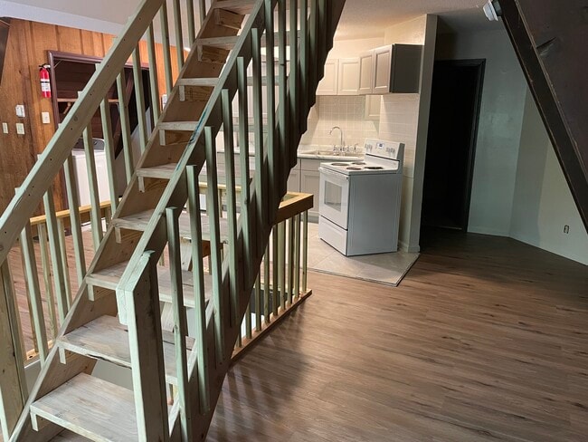 Building Photo - 3110 Alpine Dr