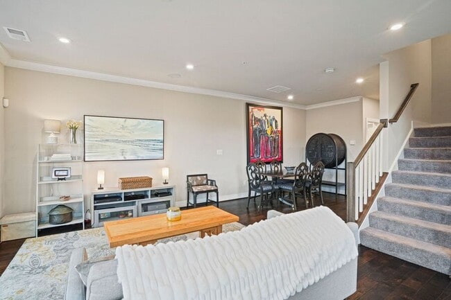 Building Photo - 820 Fern Pl NW