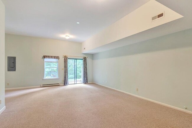 Building Photo - River Run Townhome With Large Finished Basement