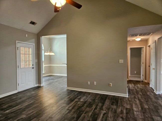Building Photo - 219 Rainbow Falls