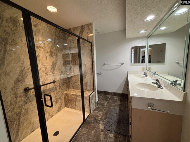 Building Photo - 221 Timberlake Dr