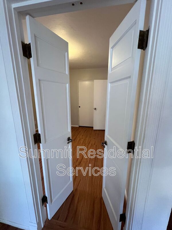 Building Photo - 1700 W Wood Bridge Ct