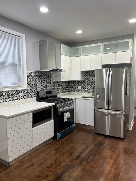 Building Photo - 3145 W 42nd St