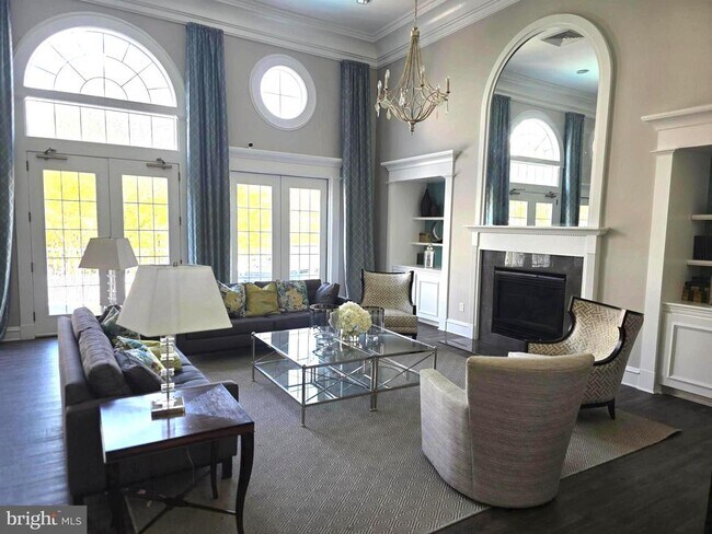 Building Photo - 1645 International Dr