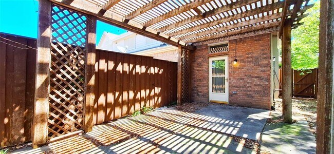 Building Photo - 8183 Declaration Dr