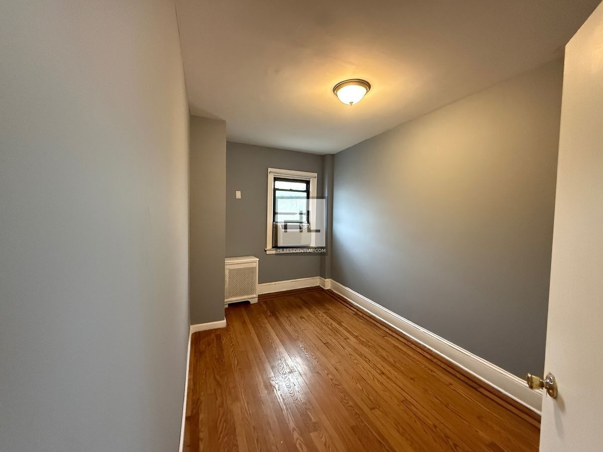 Building Photo - FOREST AVENUE