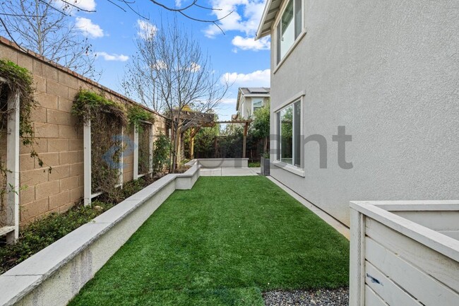 Building Photo - 285 Bear Creek Dr