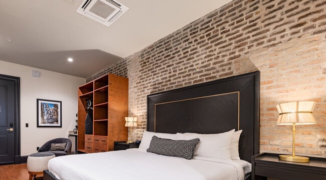 Building Photo - 1011 Canal St