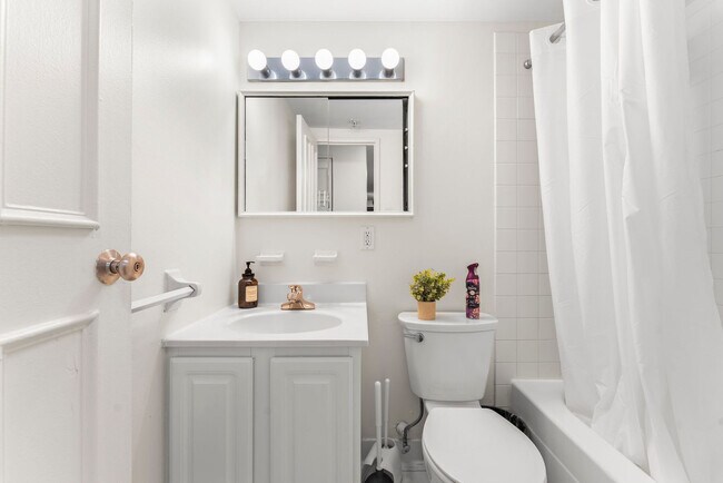 Building Photo - 175 Freeman St