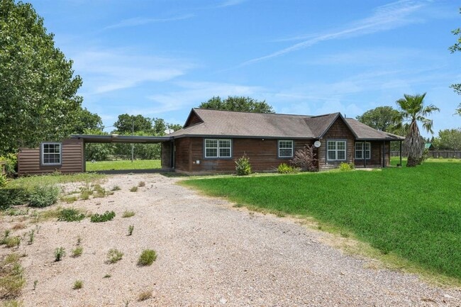 Building Photo - 36704 Broncho Rd