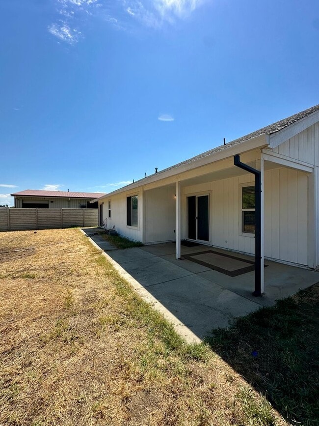Building Photo - Well maintained 3 Bedroom Home in Willow G...