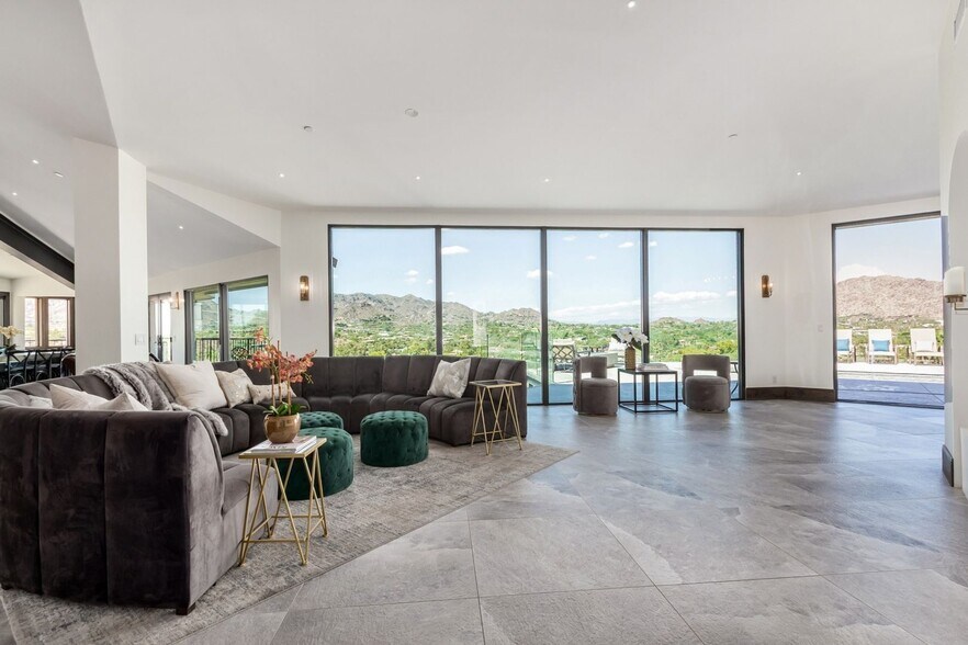 Building Photo - 5655 Camelback Canyon Dr
