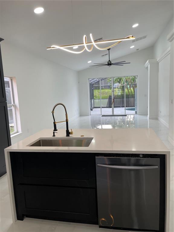 Building Photo - 207 Vizcay Way