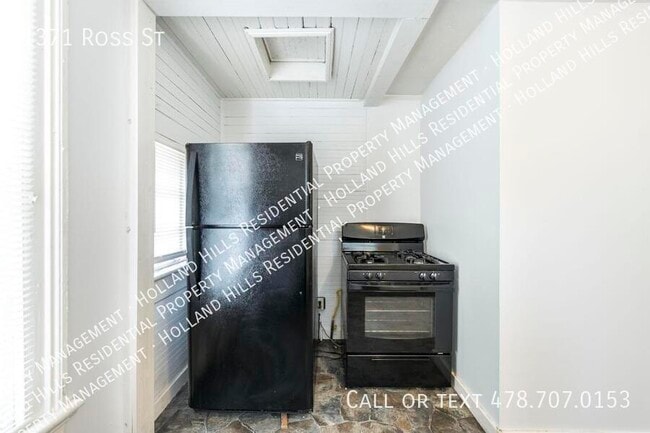 Building Photo - 1371 Ross St