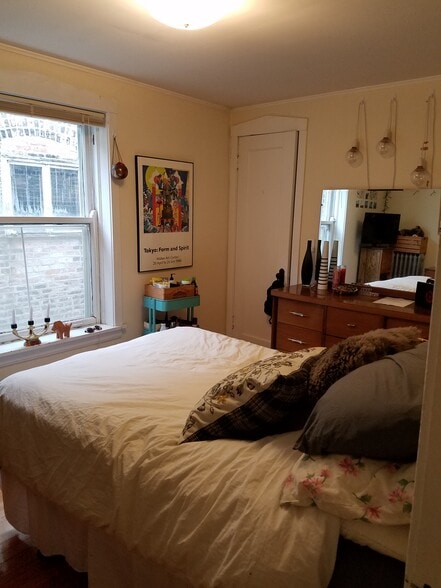 Bedroom - 1256 W Arthur Ave