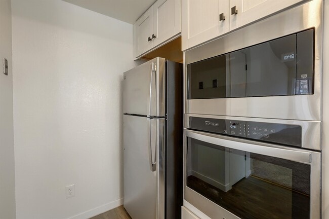 Building Photo - 10252 Danube Dr