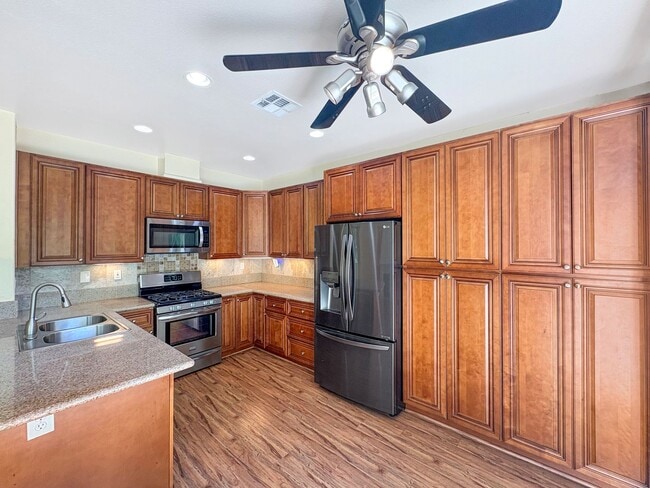 Building Photo - Stunning 3B/2.5BA Home in San Diego w/ Fir...