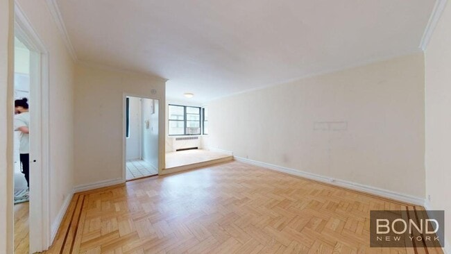 Building Photo - 124 E 24th St