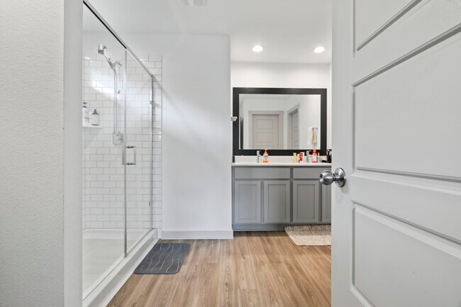 Building Photo - 302 Dusty Bridle Ln