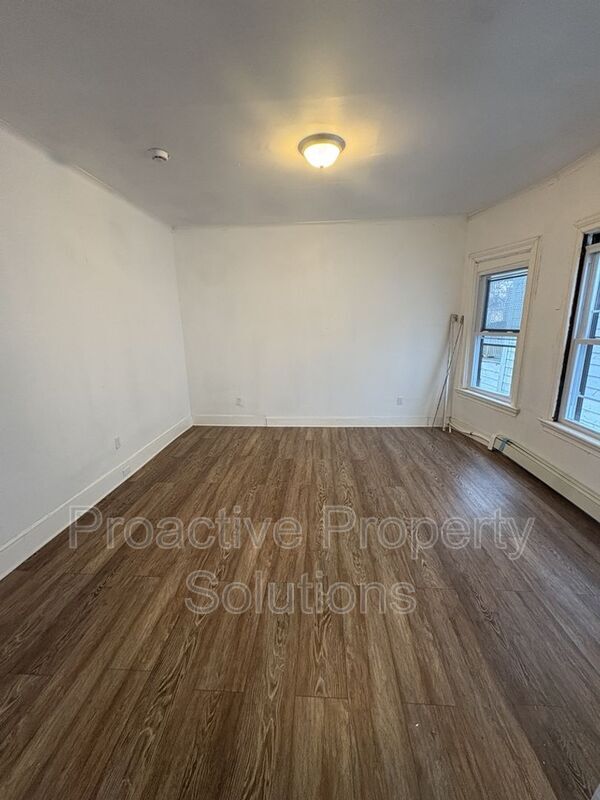 Building Photo - 415 S Main Ave