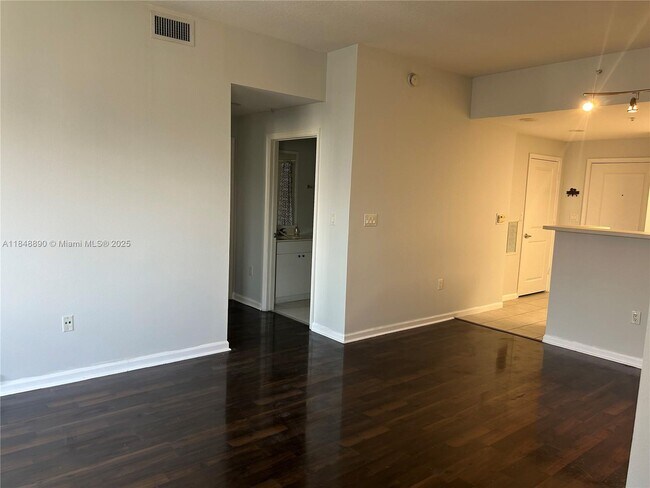 Building Photo - 10 Aragon Ave