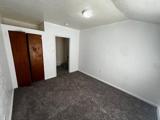 Building Photo - 3 bed 1 bath