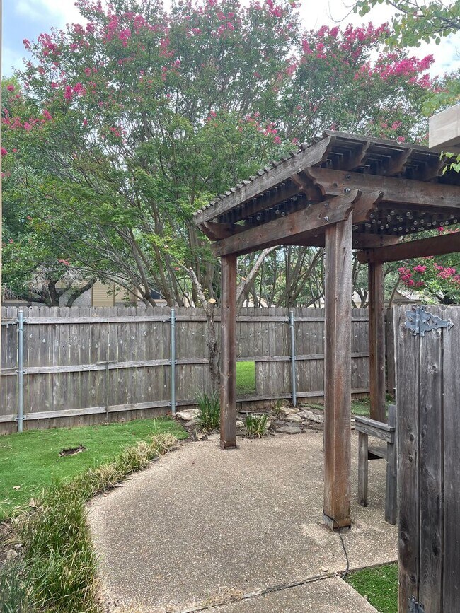 Building Photo - Available Now! Charming 2-Bedroom, 2-bath Landon Branch Townhome with Private Courtyard and Prime...