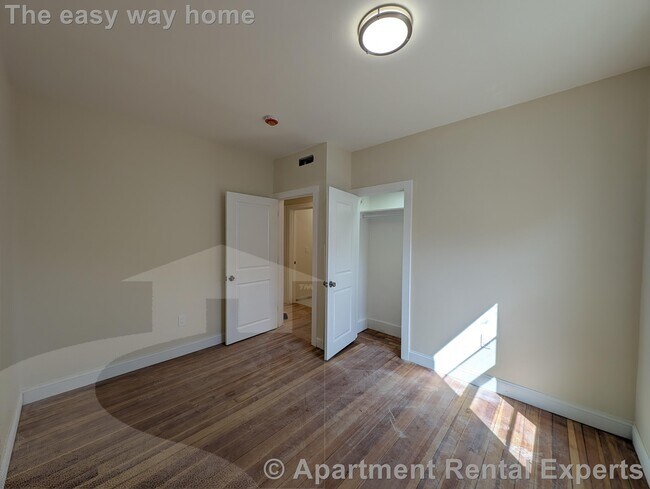 Building Photo - 5-7 Lowell Cir Unit #2