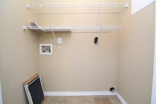 Building Photo - Corner Lot 3 Bedroom Home Off Gulf Beach H...