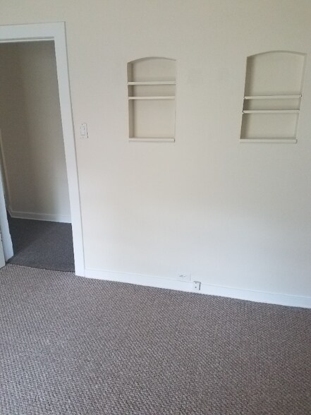 Building Photo - 115 N 5th St