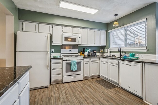 Building Photo - Turnkey, Furnished, All Inclusive Rental in Virginia Beach's Ocean Lakes Community