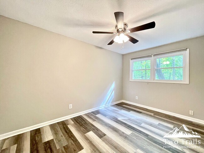 Building Photo - 555 Finley Cove Rd