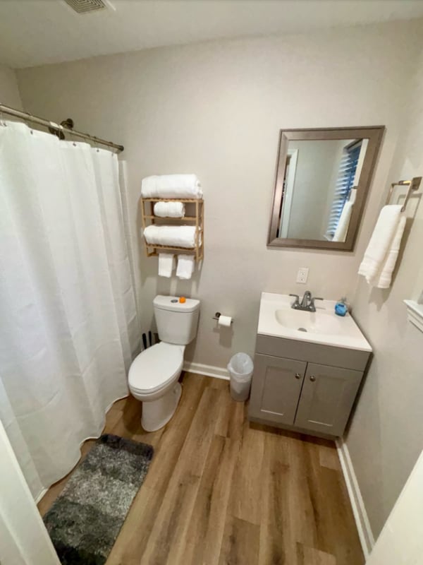 Building Photo - 1528 E Devine St