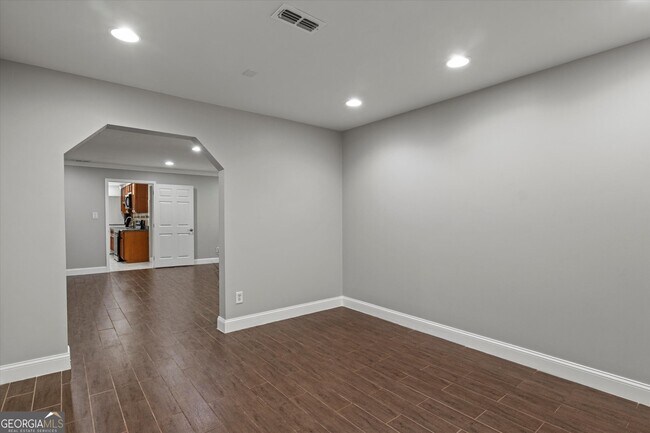 Building Photo - 2115 Julien Overlook