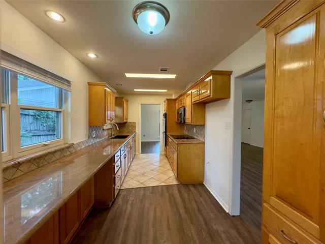 Building Photo - 7511 La Avenida Dr