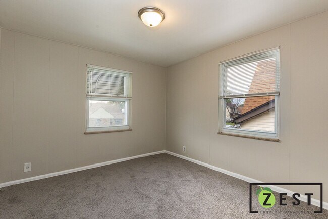 Building Photo - - BEAUTIFUL 3-BEDROOM 1 BATHROOM  April 11th 2-2:30 pm!