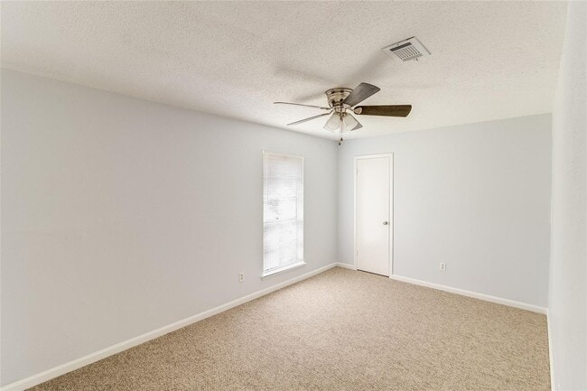 Building Photo - 2530 Long Reach Dr