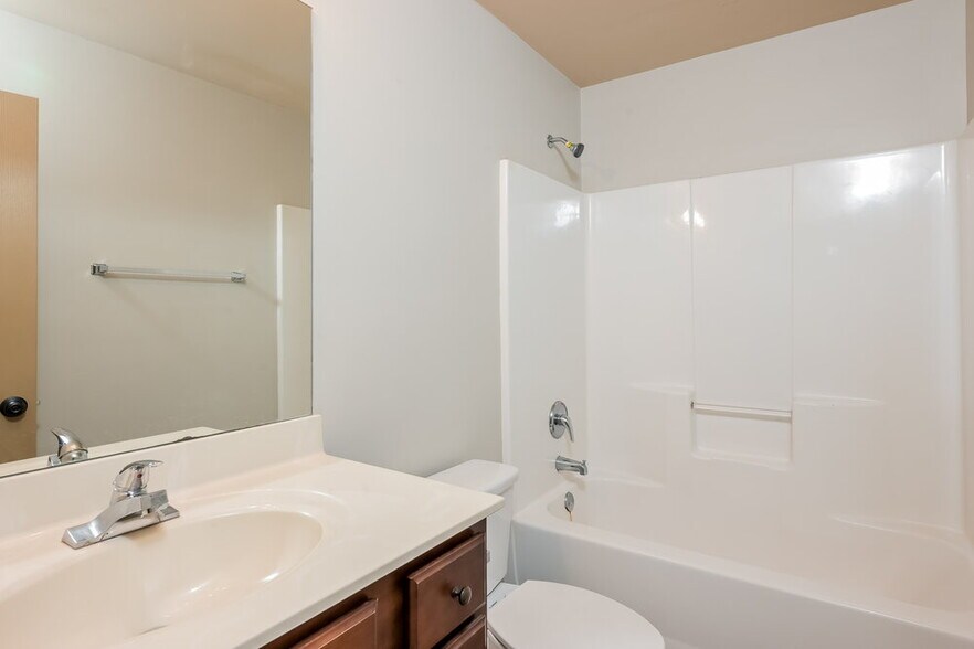 Building Photo - 3096 Montauk Hill Dr NE