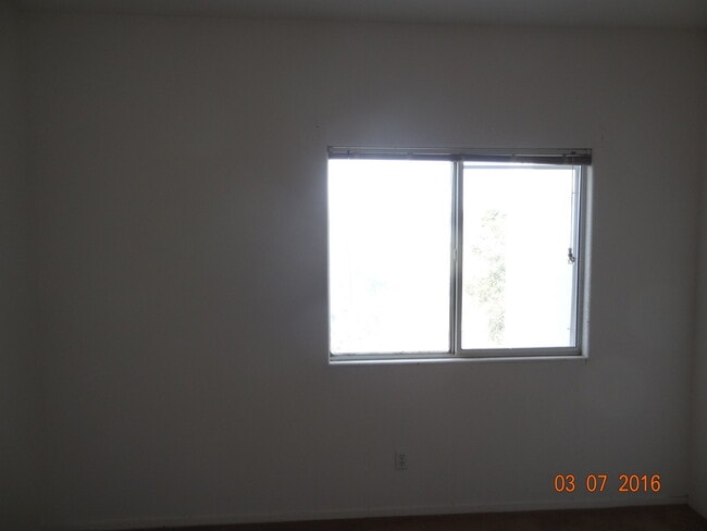 Building Photo - 5655 E Sahara Ave