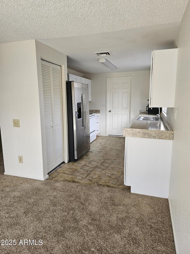 Building Photo - 6231 W Zoe Ella Way