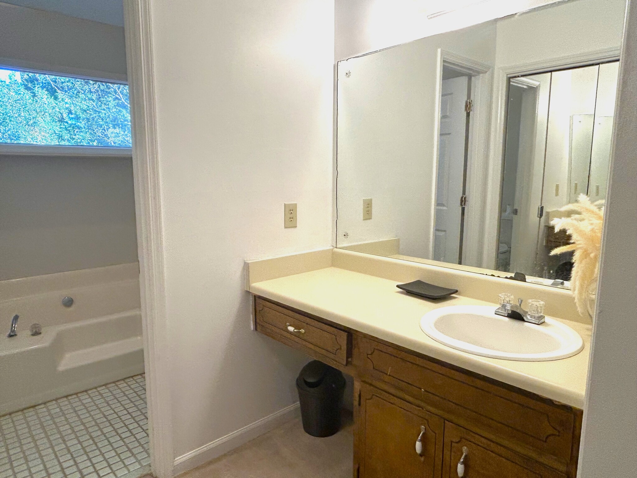 Building Photo - 903 Forest Pointe Way